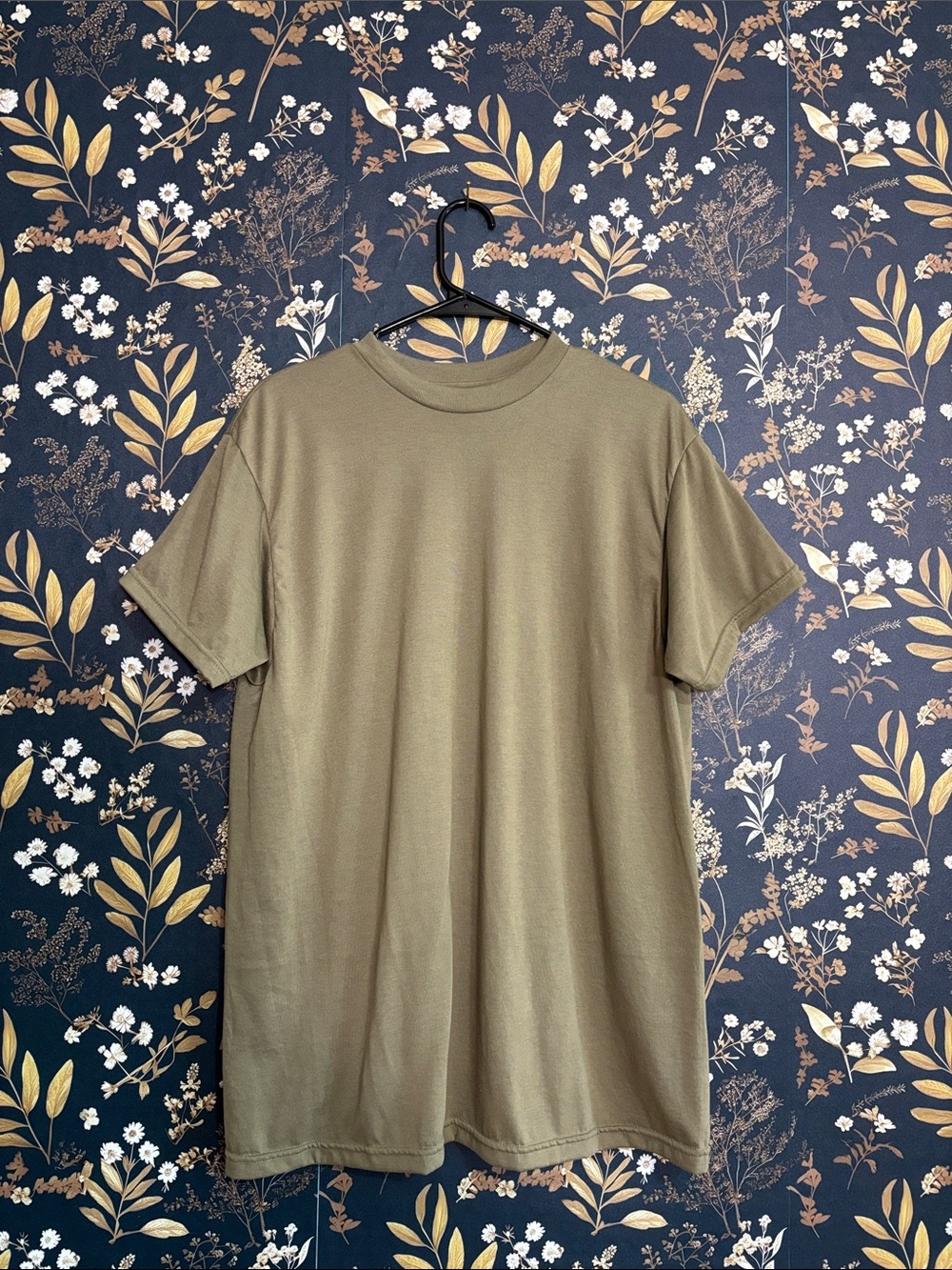 Pinnacle Mercantile Men's Crewneck T-Shirt in Olive Everyday Essential